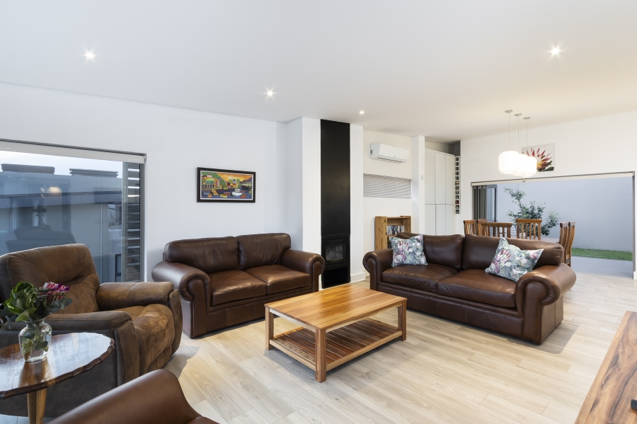 4 Bedroom Property for Sale in Dennegeur Western Cape